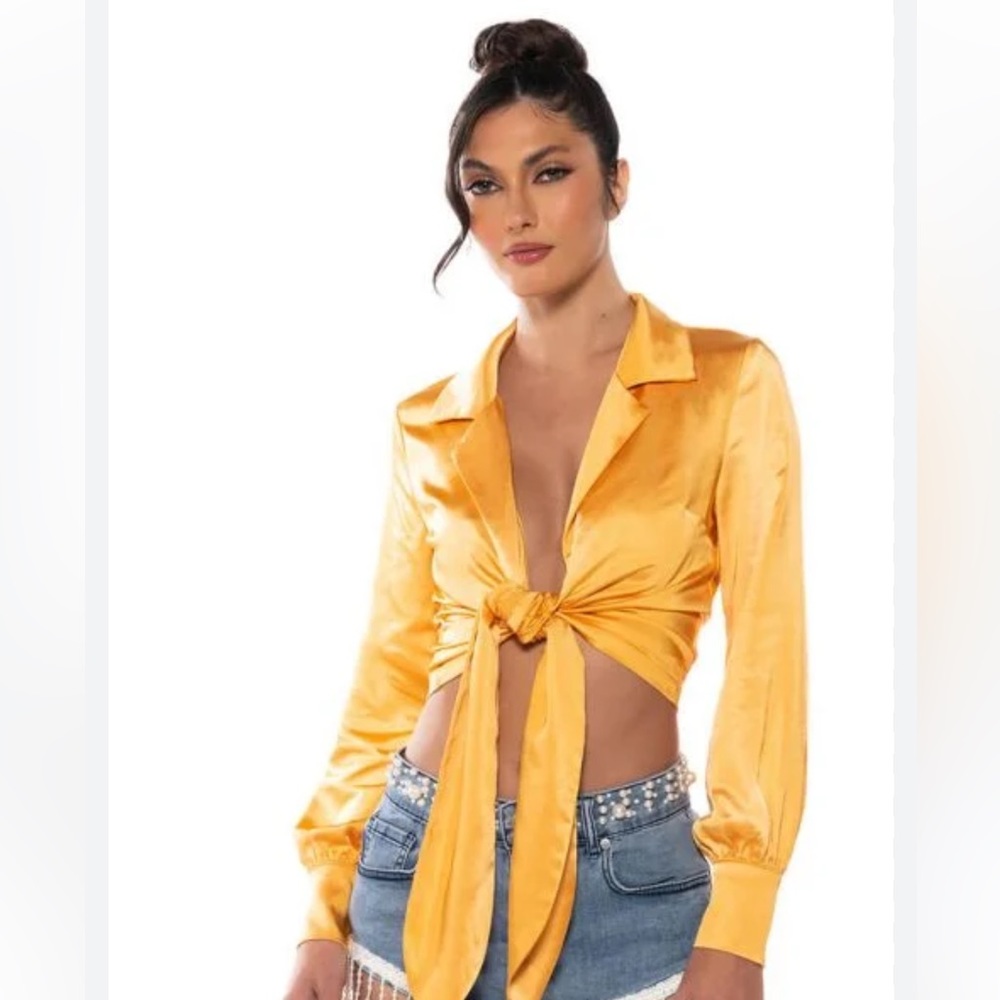 Akira Tie Top